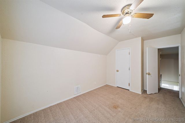 11992 S Cherrywood Drive, Claremore, OK 74017