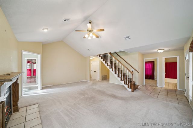 11992 S Cherrywood Drive, Claremore, OK 74017