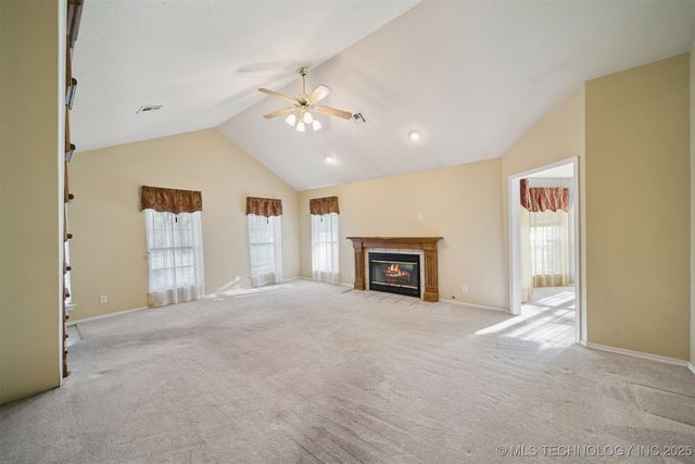 11992 S Cherrywood Drive, Claremore, OK 74017