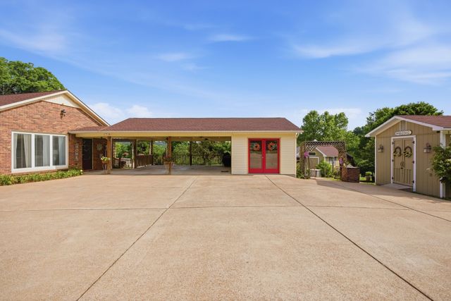 750 Mountain View Dr, Pulaski, TN 38478
