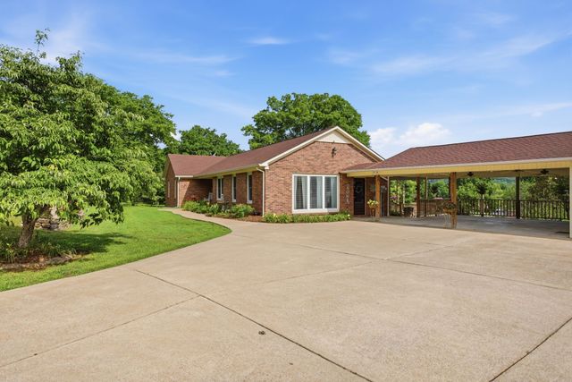 750 Mountain View Dr, Pulaski, TN 38478