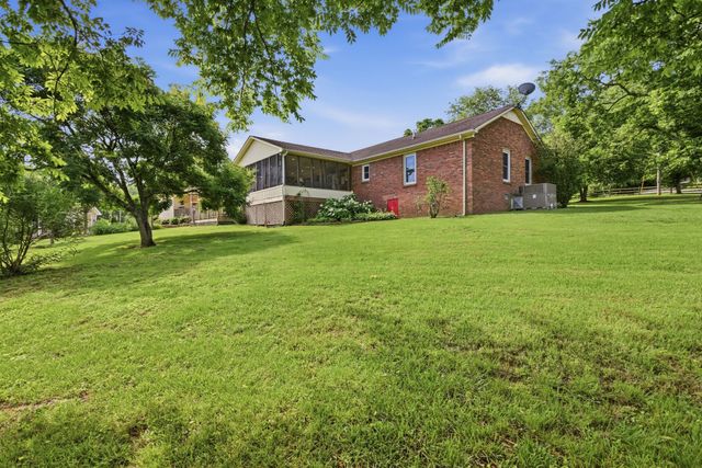 750 Mountain View Dr, Pulaski, TN 38478