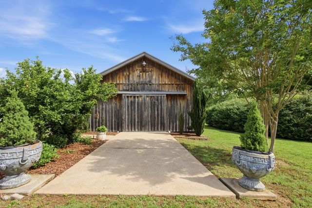 750 Mountain View Dr, Pulaski, TN 38478