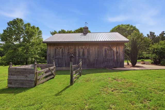 750 Mountain View Dr, Pulaski, TN 38478