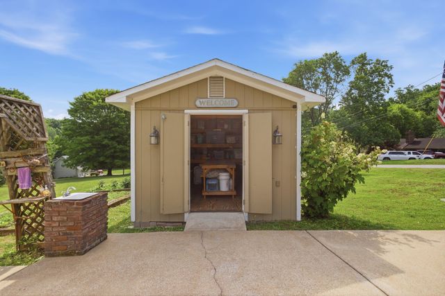 750 Mountain View Dr, Pulaski, TN 38478