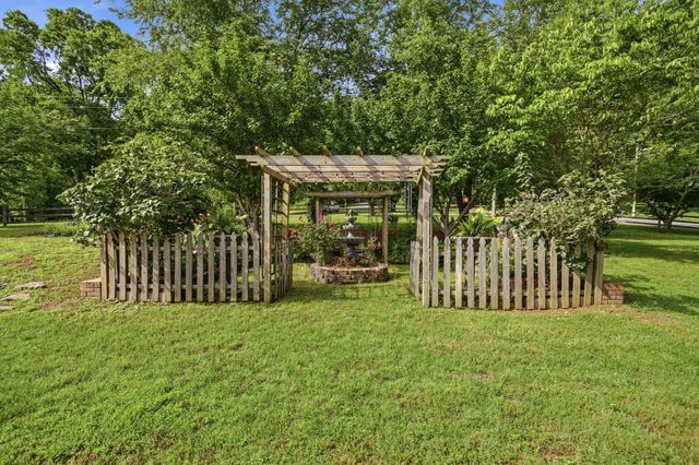 750 Mountain View Dr, Pulaski, TN 38478