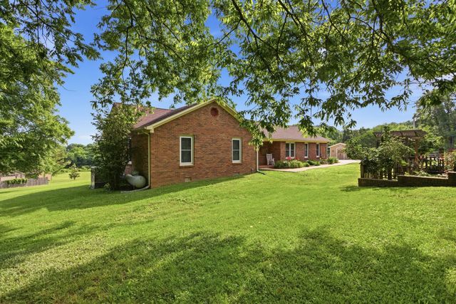 750 Mountain View Dr, Pulaski, TN 38478