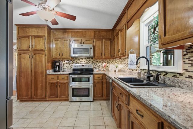 750 Mountain View Dr, Pulaski, TN 38478