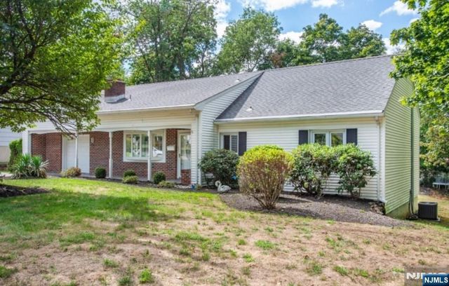 9 Forest Terrace, Wayne, NJ 07470