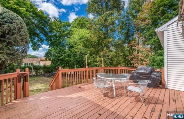 9 Forest Terrace, Wayne, NJ 07470