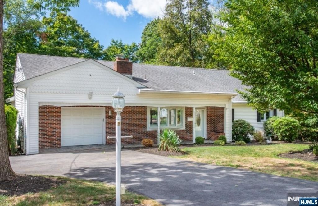 9 Forest Terrace, Wayne, NJ 07470