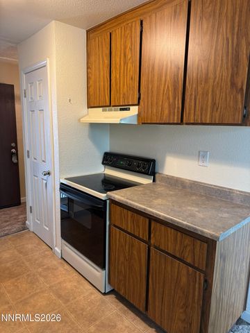 400 S Saliman Road APT 14, Carson City, NV 89701