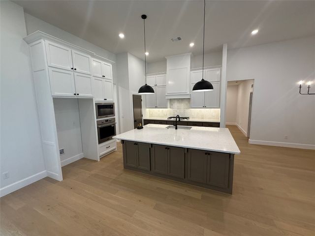 9101 Prairie Farms Drive, Mustang, OK 73064