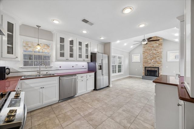 2108 White Oak Drive, Houston, TX 77009