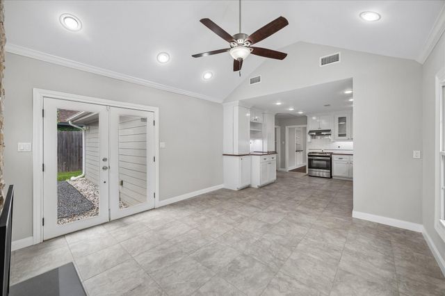 2108 White Oak Drive, Houston, TX 77009