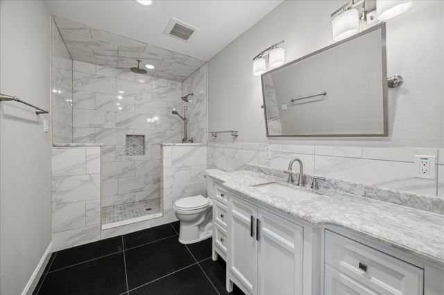 2108 White Oak Drive, Houston, TX 77009