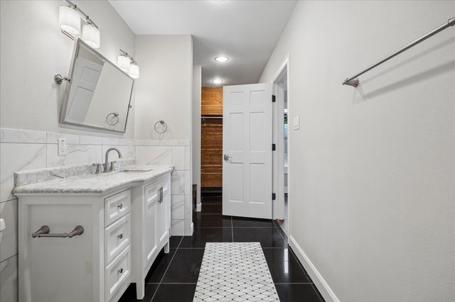 2108 White Oak Drive, Houston, TX 77009