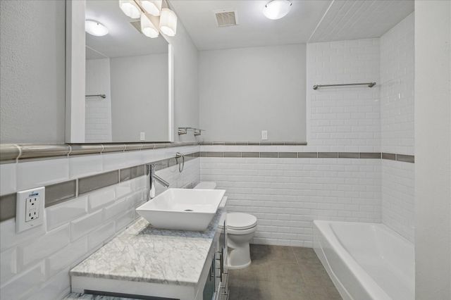 2108 White Oak Drive, Houston, TX 77009