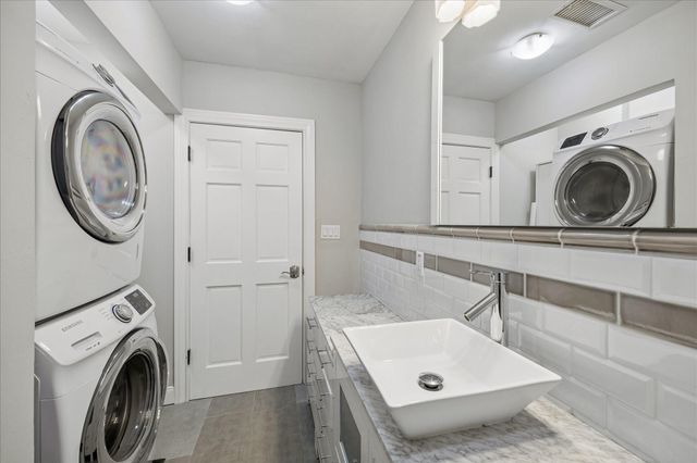 2108 White Oak Drive, Houston, TX 77009