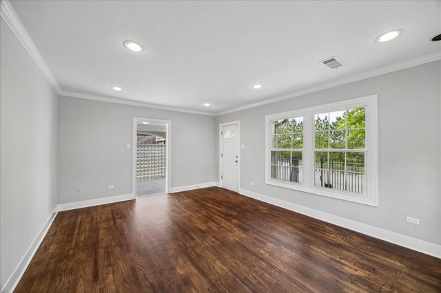 2108 White Oak Drive, Houston, TX 77009