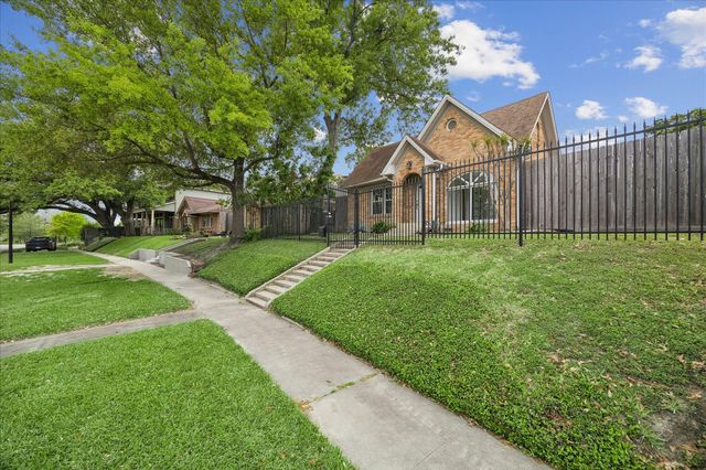 2108 White Oak Drive, Houston, TX 77009