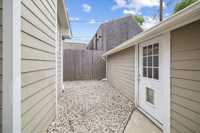 2108 White Oak Drive, Houston, TX 77009