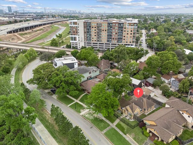 2108 White Oak Drive, Houston, TX 77009