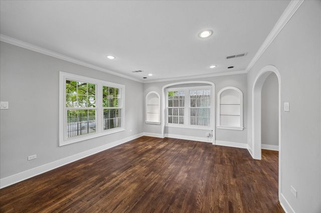 2108 White Oak Drive, Houston, TX 77009