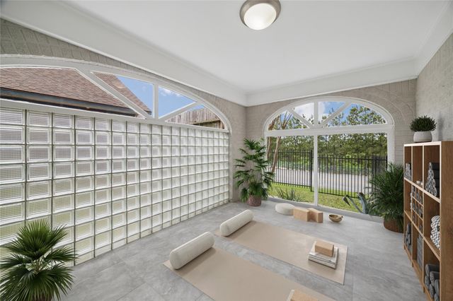 2108 White Oak Drive, Houston, TX 77009