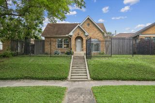 2108 White Oak Drive, Houston, TX 77009