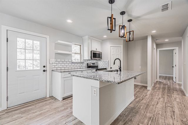 704 N Ray Street, Alvarado, TX 76009