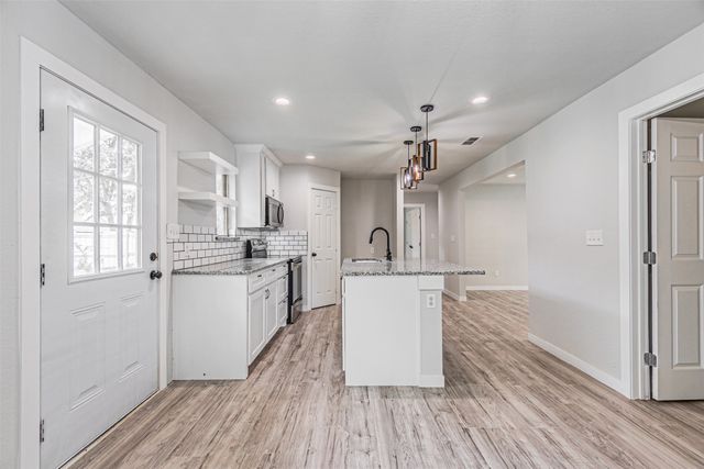 704 N Ray Street, Alvarado, TX 76009
