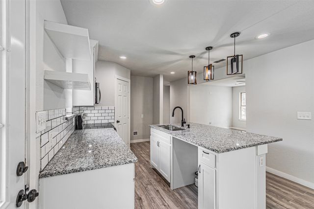 704 N Ray Street, Alvarado, TX 76009