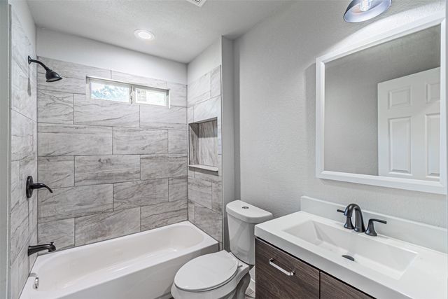 704 N Ray Street, Alvarado, TX 76009