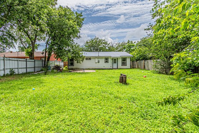 704 N Ray Street, Alvarado, TX 76009