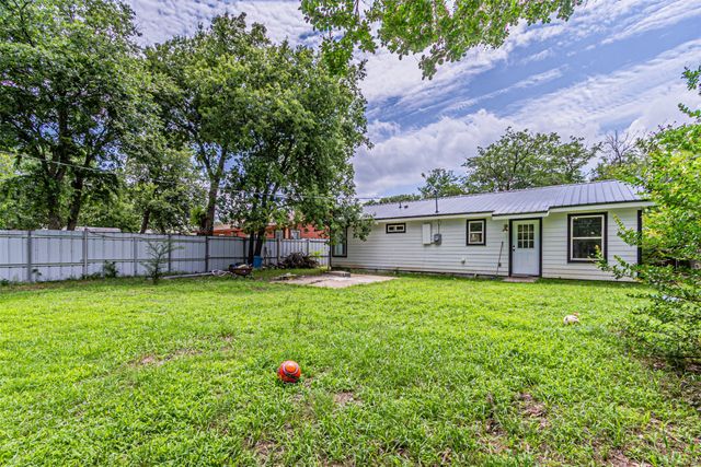 704 N Ray Street, Alvarado, TX 76009