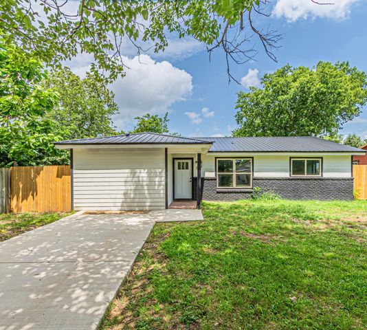 704 N Ray Street, Alvarado, TX 76009