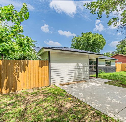704 N Ray Street, Alvarado, TX 76009