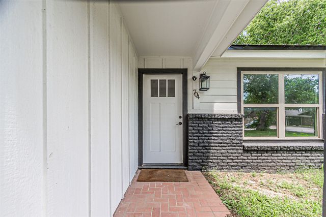 704 N Ray Street, Alvarado, TX 76009