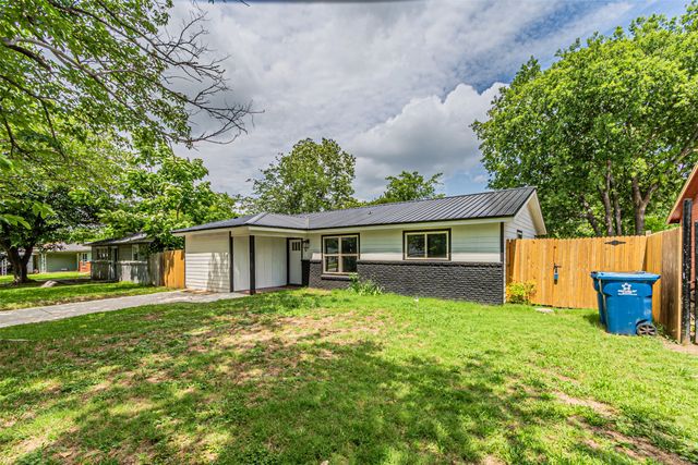 704 N Ray Street, Alvarado, TX 76009