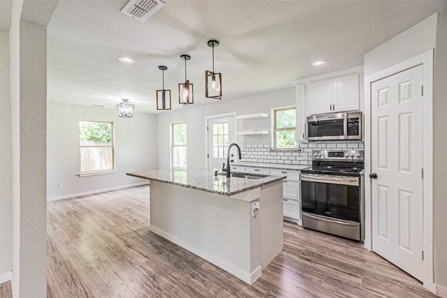 704 N Ray Street, Alvarado, TX 76009