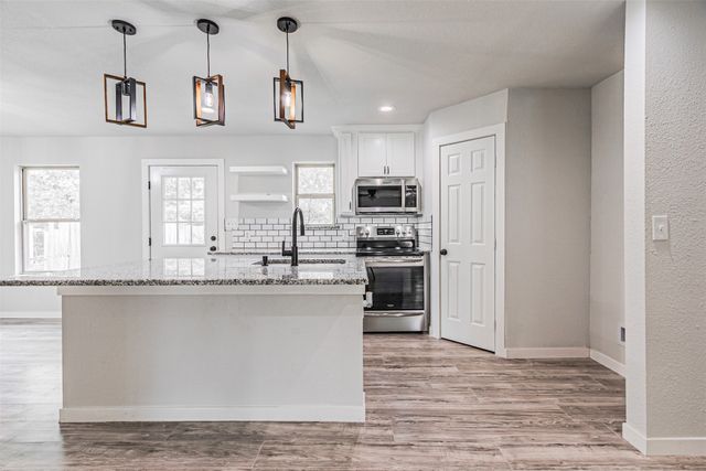 704 N Ray Street, Alvarado, TX 76009