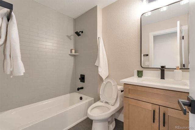 14 Stonehaven Court, Littleton, CO 80130