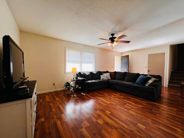 210 Pilot Hill Road, Salem, AR 72576