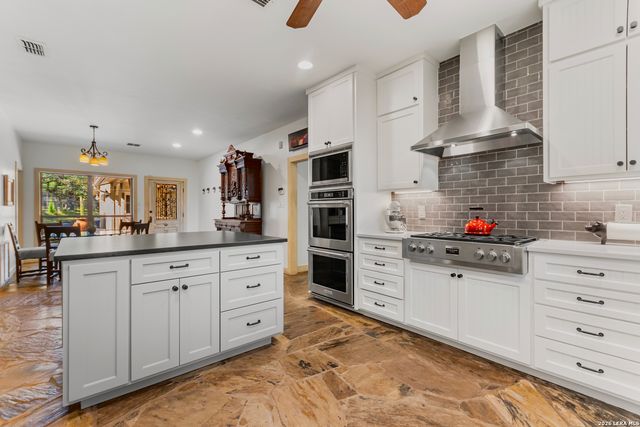 122 WOODLAND RANCH RD, Boerne, TX 78015