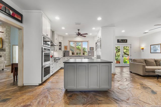 122 WOODLAND RANCH RD, Boerne, TX 78015