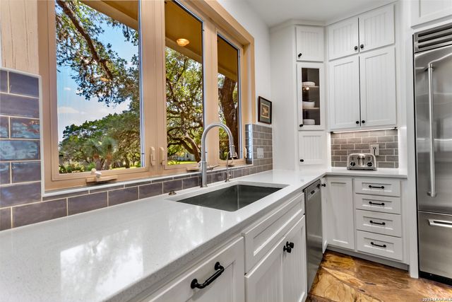122 WOODLAND RANCH RD, Boerne, TX 78015