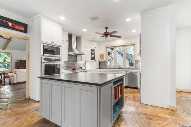 122 WOODLAND RANCH RD, Boerne, TX 78015