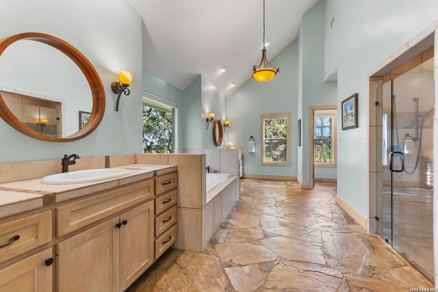 122 WOODLAND RANCH RD, Boerne, TX 78015