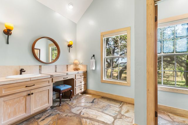 122 WOODLAND RANCH RD, Boerne, TX 78015